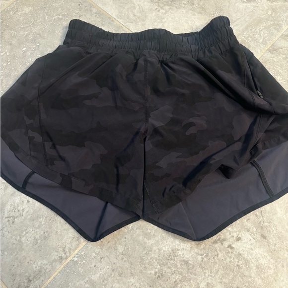 Track That Short— mid-rise size 8 - Picture 3 of 3